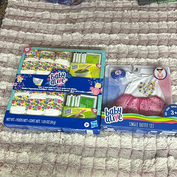 Baby Alive Single outfit Set & Diaper and snack Refill - Picture 1 of 5
